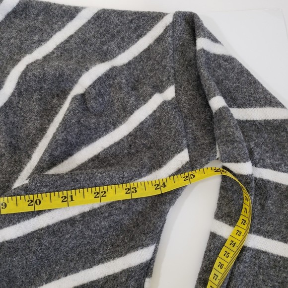 Very Soft Long Sleeve Sweater with Twist Front, Size Small but see measurements - Picture 5 of 8